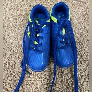 Gold boy’s sneakers size 8